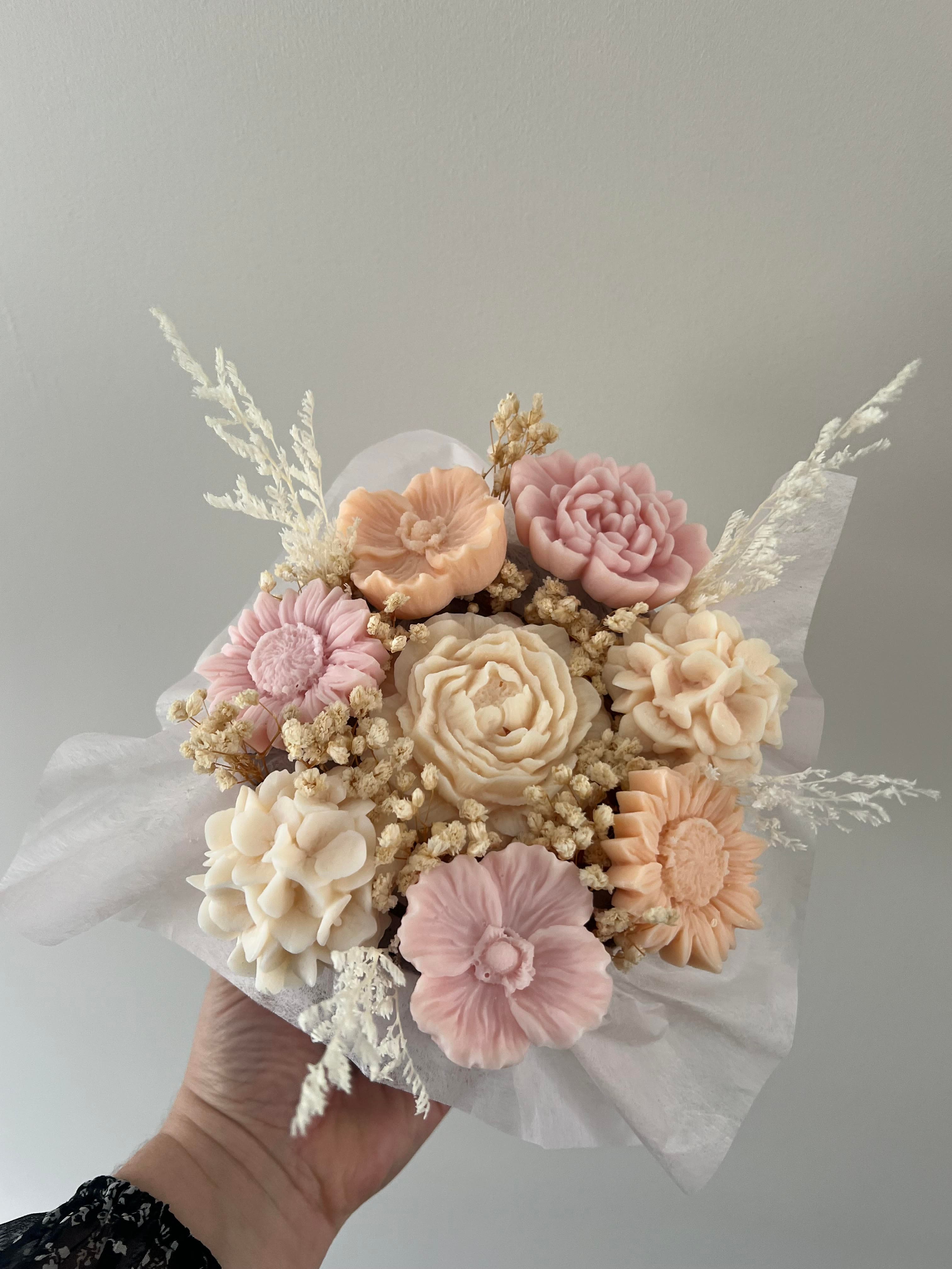 Bouquet pastel de fleurs en cire
